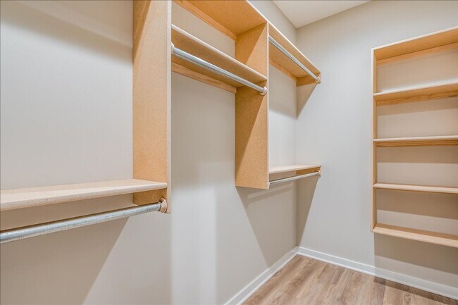 Building Photo - 15413 W Josephine St