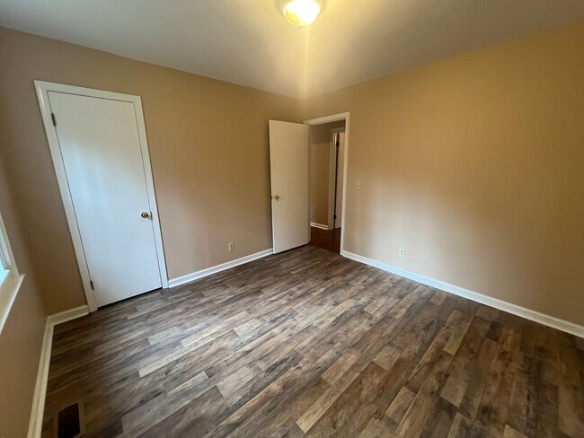 Building Photo - 1201 Linton Ct