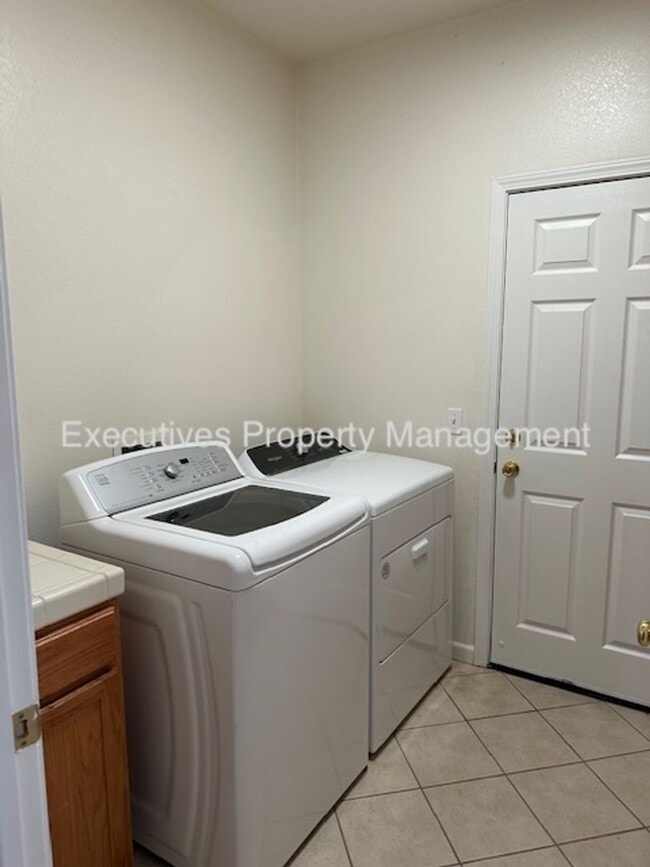 Building Photo - 1263 Orion Ct