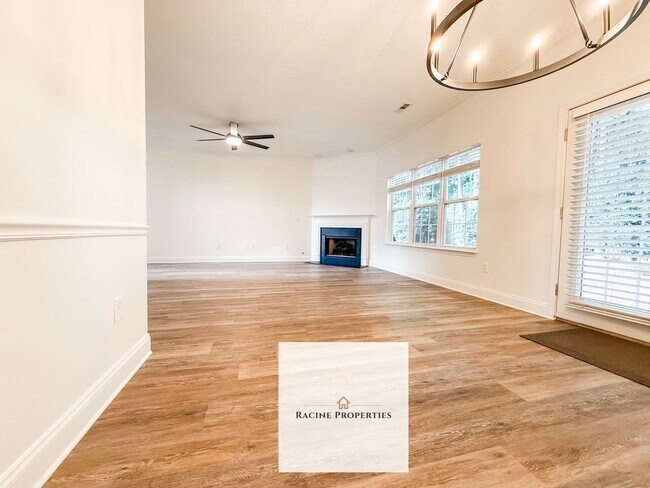 Building Photo - Updated home in Hammett Crossing!