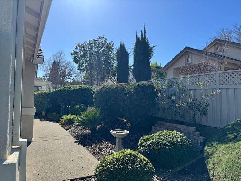 Building Photo - 5977 Whisperlodge Way