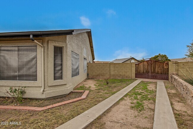 Building Photo - 8844 W Cavalier Dr