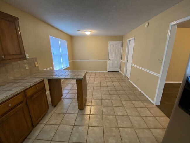 Building Photo - 2106 Breckenridge Terrace