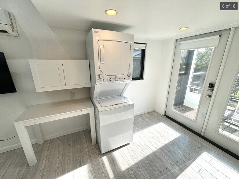 Building Photo - 542 Yale Dr