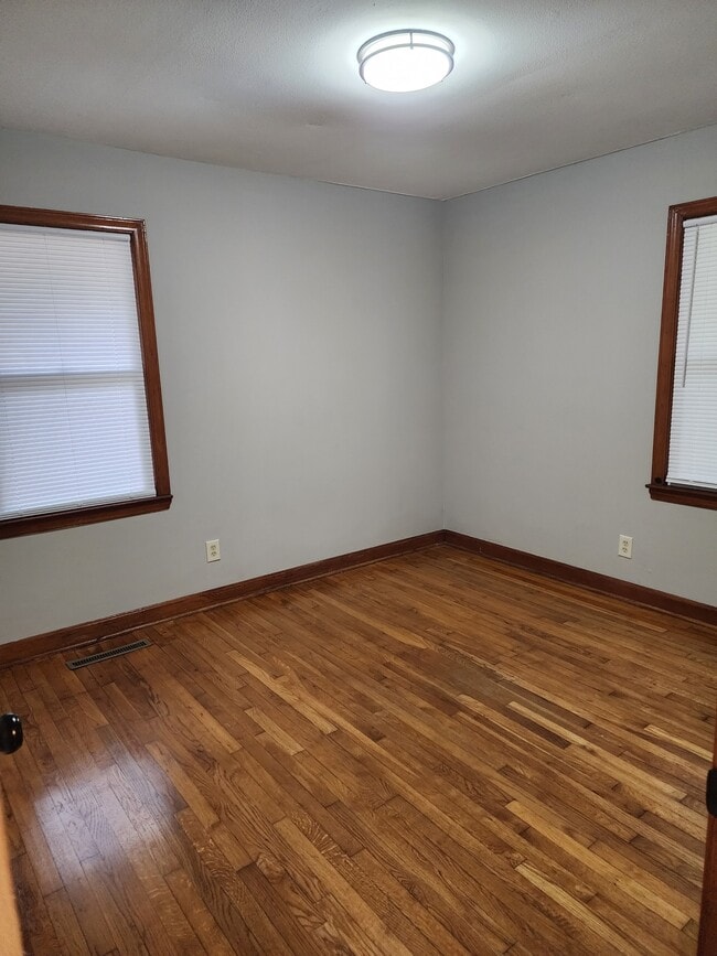 Building Photo - 919 US-13