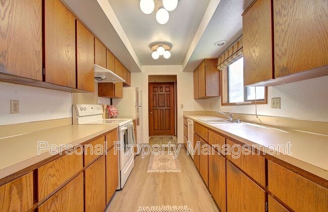 Building Photo - 4613 E 18th St
