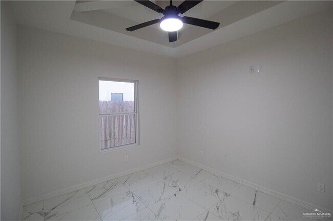 Building Photo - 605 W Southland Ave
