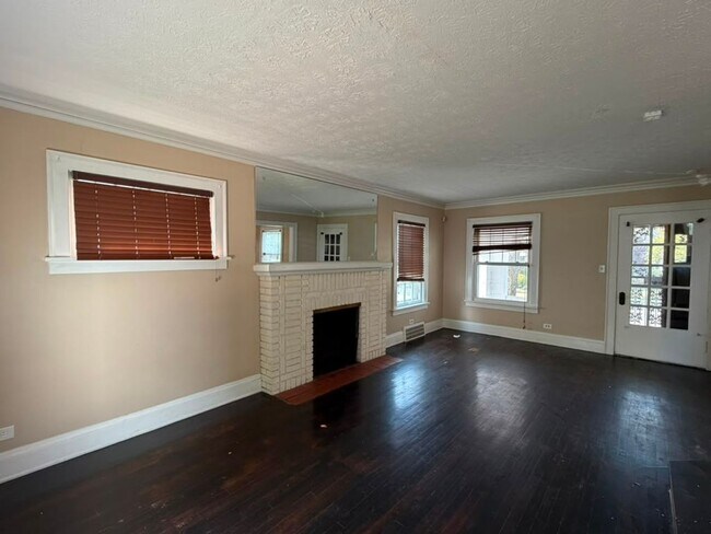 Building Photo - Affordable Cleveland Heights Home - Now Available