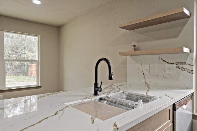 Building Photo - 6523 Brookgate Dr