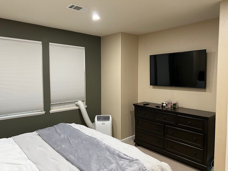 Building Photo - 655 MacArthur Blvd