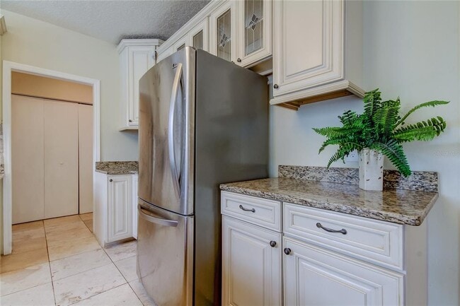 Building Photo - 9401 Woodbay Dr