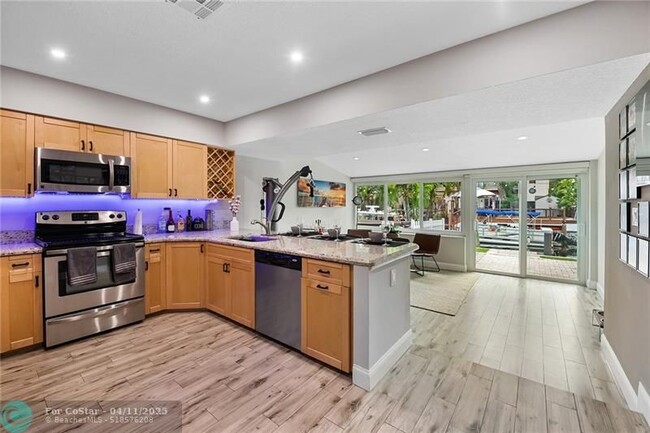 Building Photo - 914 Orange Isle