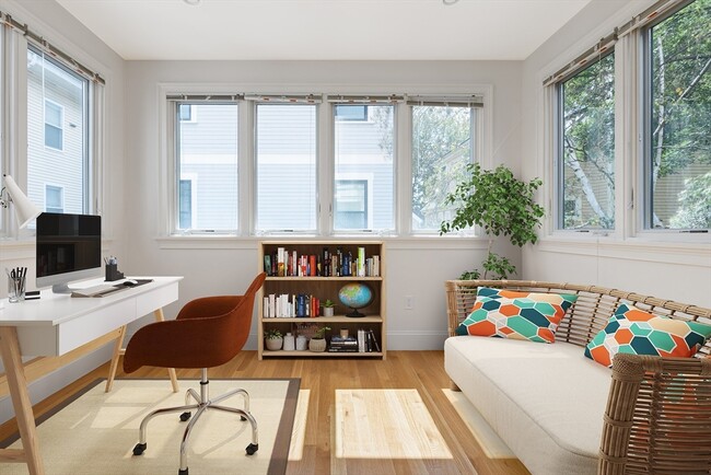 Building Photo - 308 Beacon St