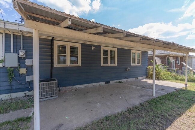 Building Photo - 718 Highland Pkwy