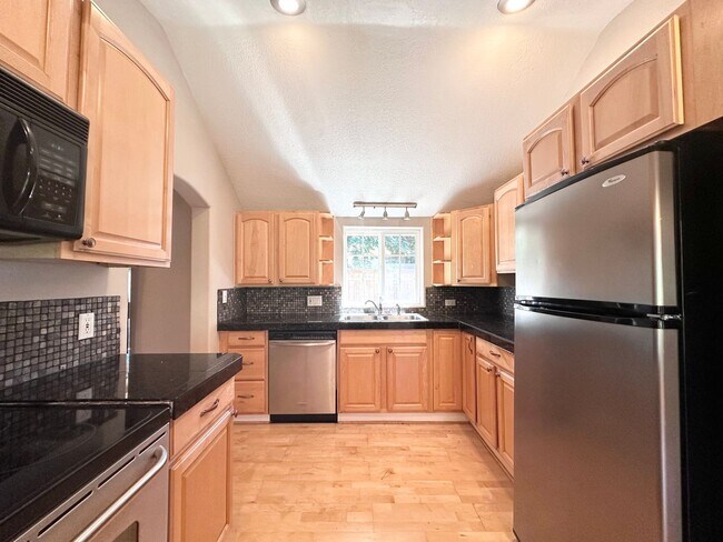 Building Photo - Gorgeous 3 Bed 2 Bath w/ Brand New Deck Patio Home in Cedar Hills! MOVE IN SPECIAL!