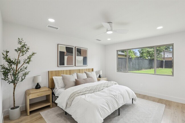 Building Photo - 12540 High Meadow Dr