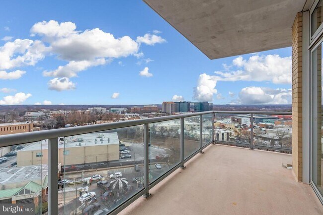 Building Photo - 5750 Bou Ave