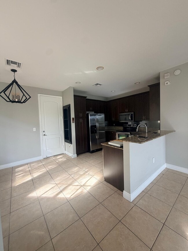 Building Photo - 7644 Foxcroft Ln