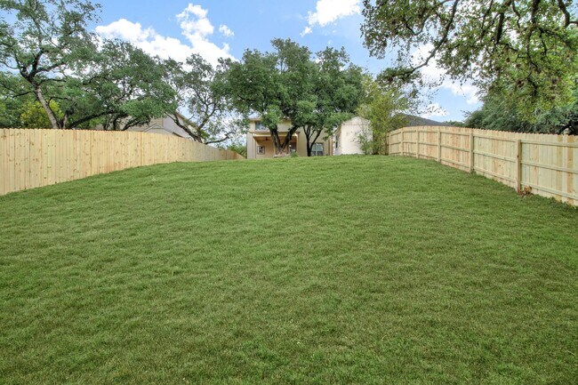 Building Photo - ***APPLICATION CURRENTLY UNDER REVIEW***MO...
