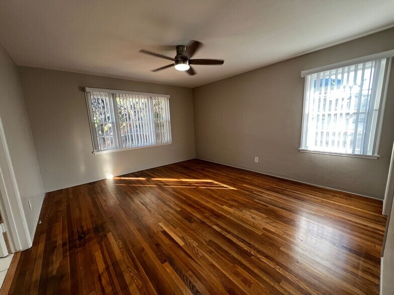 Building Photo - 4015 Calavo Dr