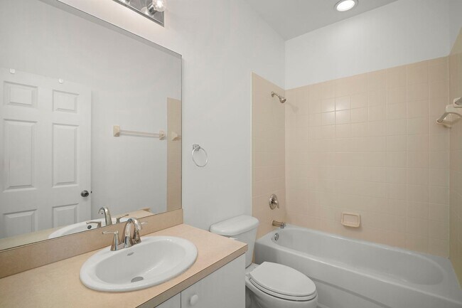 Building Photo - Beautiful 3-bedroom, 2-bathroom in Gated c...