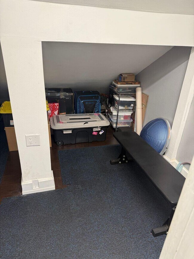 Building Photo - 422 Canterbury Ct NW