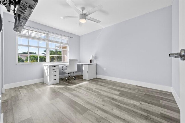 Building Photo - 4121 Eastridge Cir
