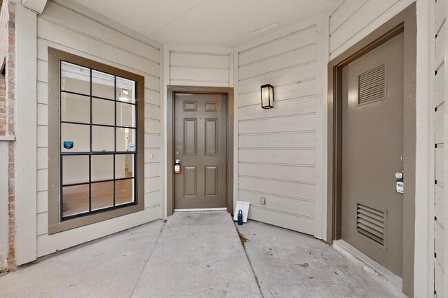 Building Photo - 11306 Nicole Cove