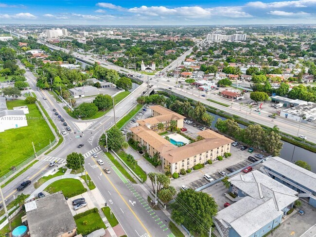 Building Photo - 241 S Royal Poinciana Blvd