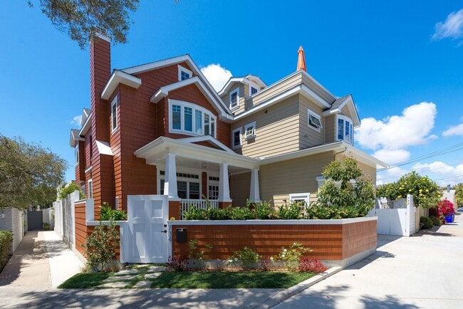 Building Photo - Four-bedroom home in the heart of the Village, offered furnished long-term lease. Ideally located...