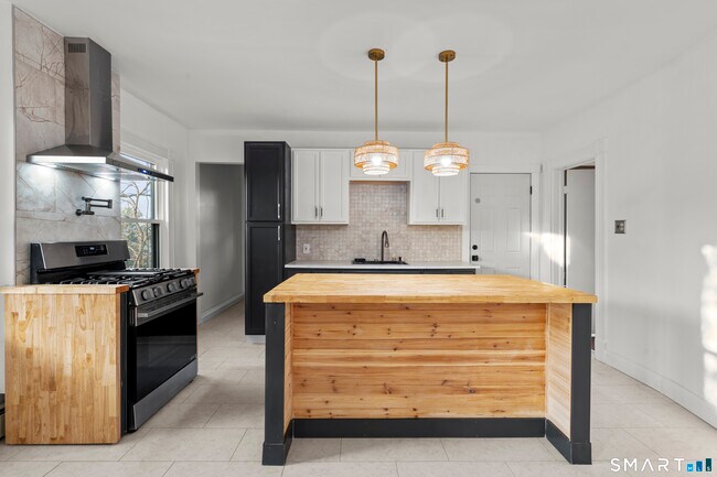 Building Photo - 23 N Beacon St