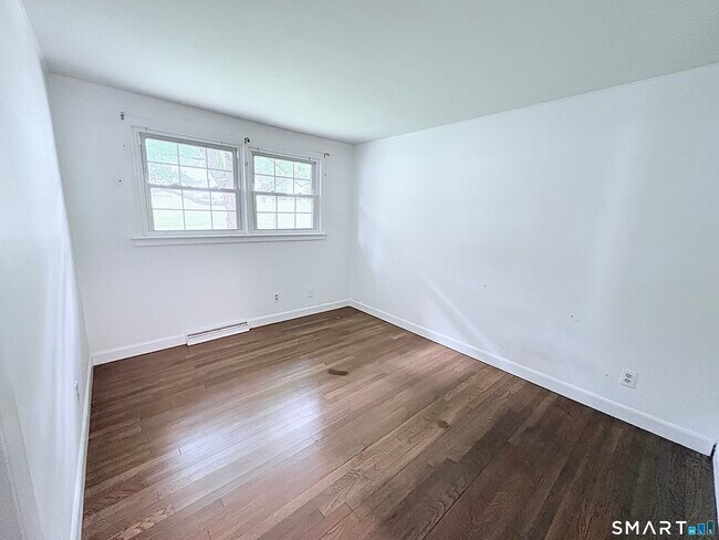 Building Photo - 43 Meadowbrook Rd