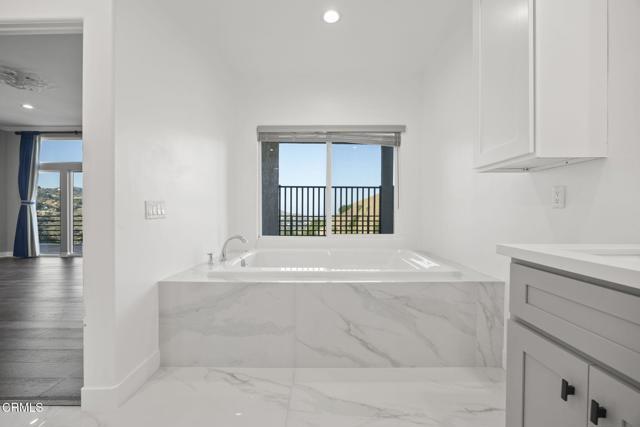 Building Photo - 40 Saddlebow Rd