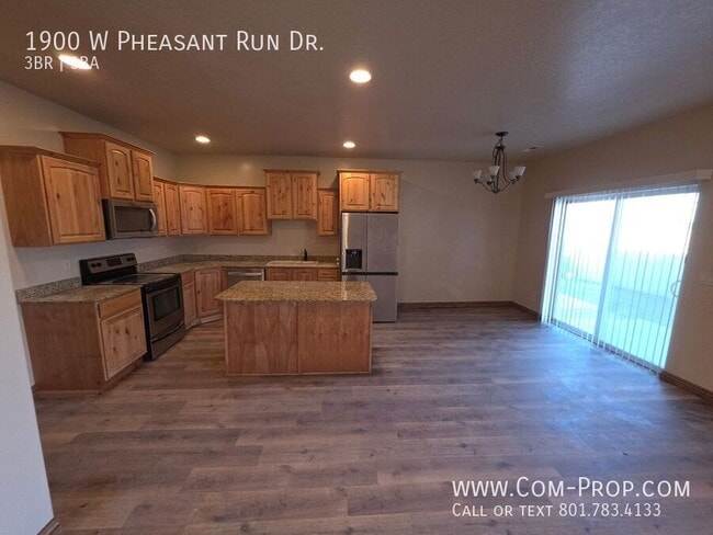 Building Photo - 1900 W Pheasant Run Dr