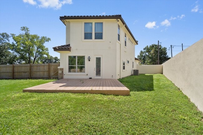 Building Photo - Modern Luxury Meets Austin Charm: 4 BR, 2.5 BA Gem