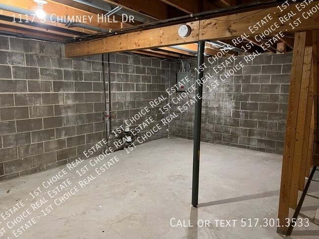 Building Photo - 1117 S Chimney Hill Dr