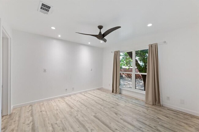 Building Photo - 5602 Woodrow Ave