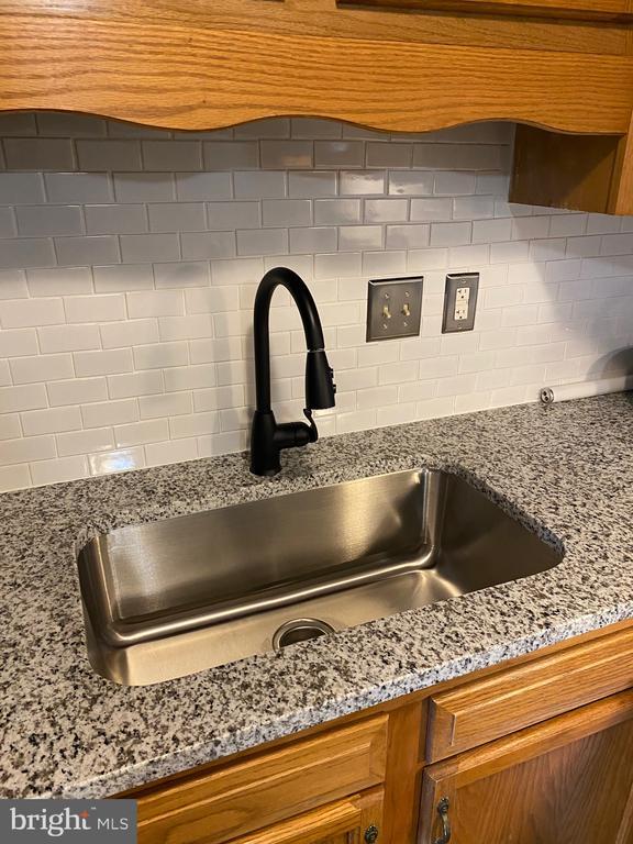 Building Photo - 1284 S Ox Rd