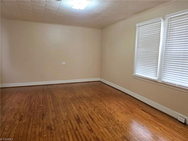 Building Photo - 816 Banner St