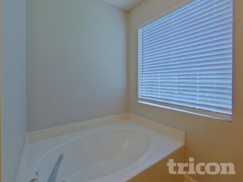 Building Photo - 1422 Gentry Ct