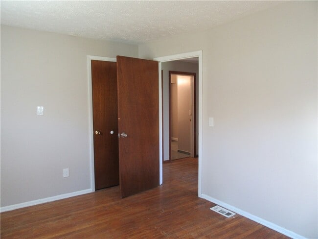 Building Photo - 212 Vollmer Pkwy