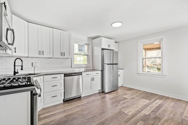 Building Photo - AVAILABLE JULY 1ST! ABSOLUTELY GORGEOUS & RENOVATED 2 bedroom in CASTLE SHANNON!