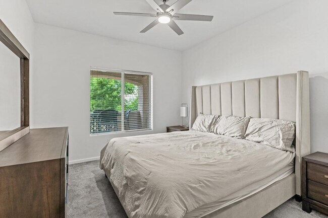 Building Photo - 14000 N 94th St