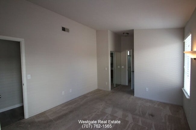 Building Photo - 1801 Foxboro St