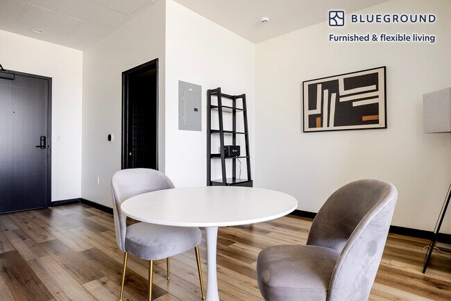 Building Photo - 2500 Wilshire Blvd