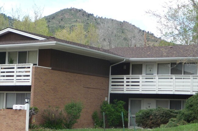 Building Photo - Big private balcony | walking distance to downtown | Mountain views | Abundant natural light