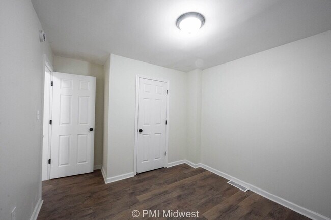 Building Photo - 514 N Chester Ave