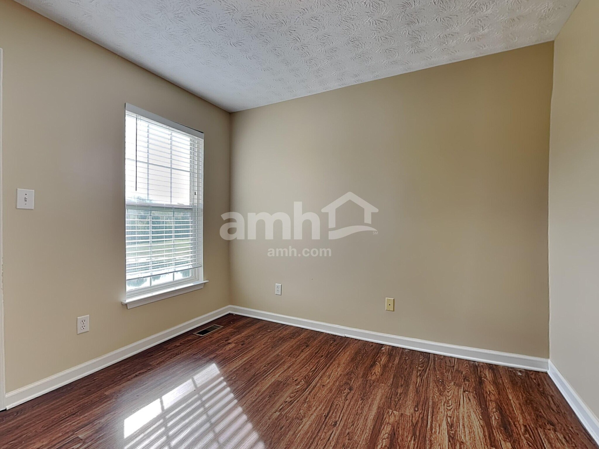 Building Photo - 10103 Edgerton Dr