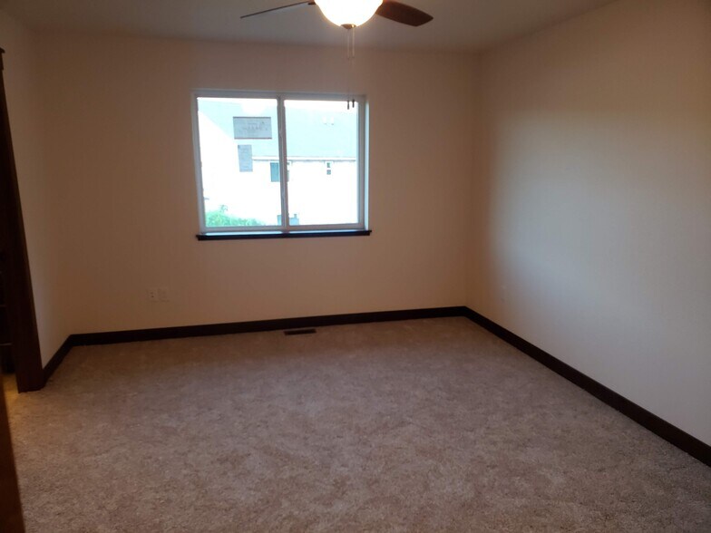 Building Photo - 4955 Bluebell Ct