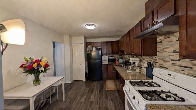 Building Photo - 636 Pintail St